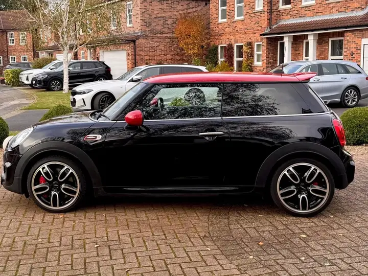Mini John Cooper Works 2017 photo 4