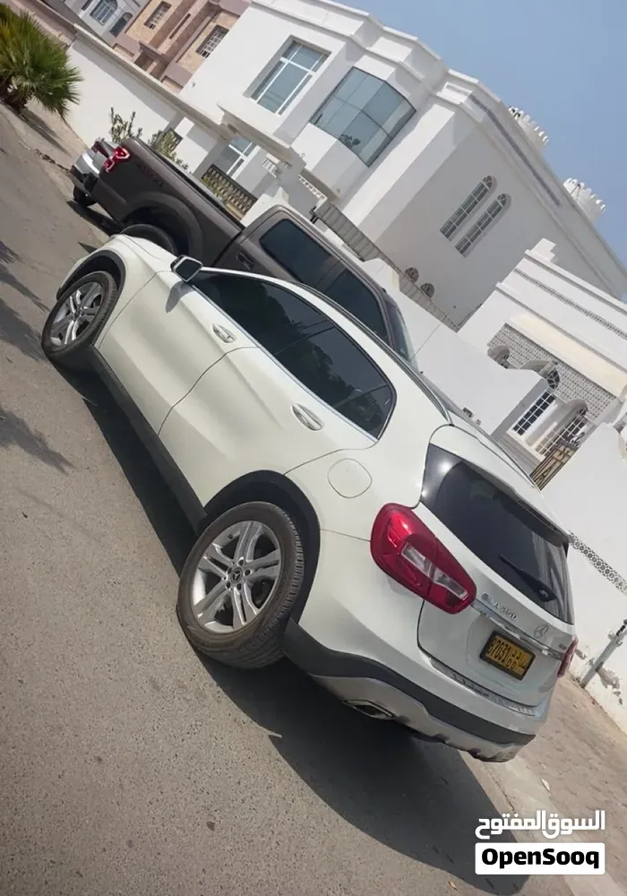 Mercedes-Benz Gla Class 2018 photo 3