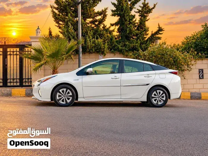 Toyota Prius 2018 photo 2