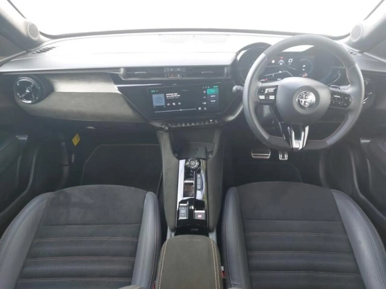 Alfa Romeo Junior 2025 photo 3