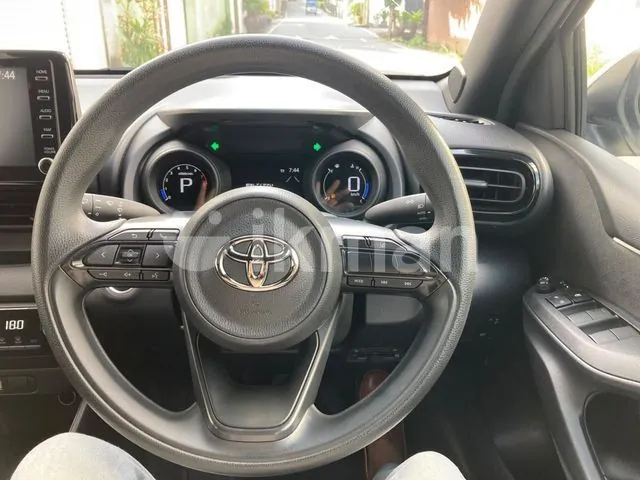 Toyota Yaris 2023 photo 3