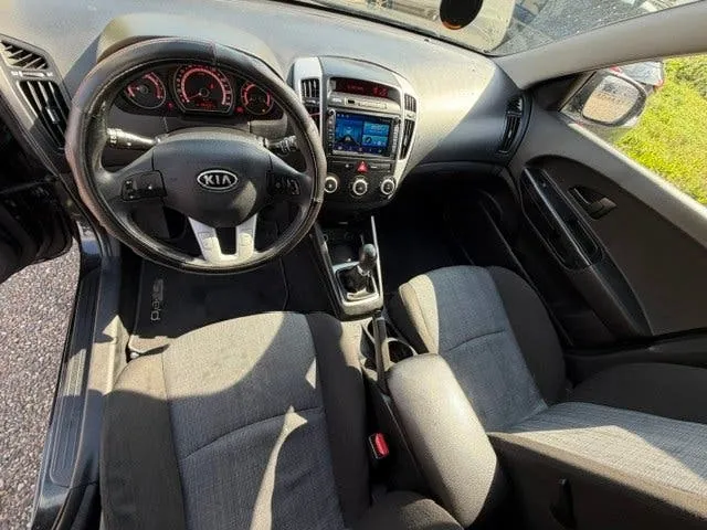 Kia Ceed 2010 photo 2