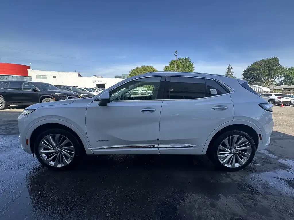 Buick Envision 2026 photo 2