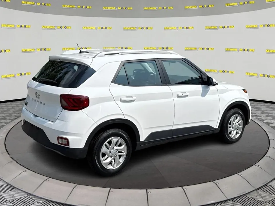 Hyundai Venue 2023 photo 3