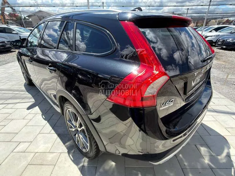 Volvo V60 Cross Country 2018 photo 5