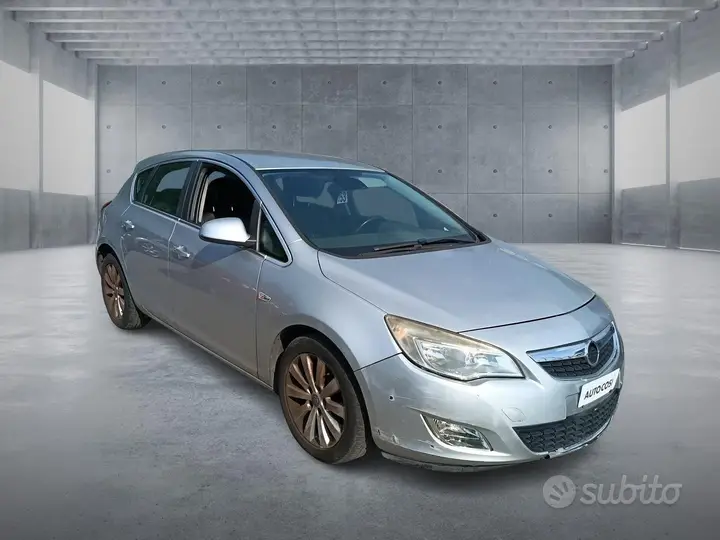 Opel Astra 2010 photo 3