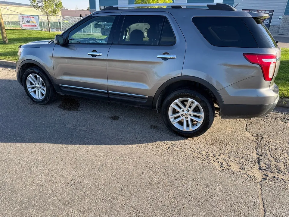 Ford Explorer 2011 photo 4