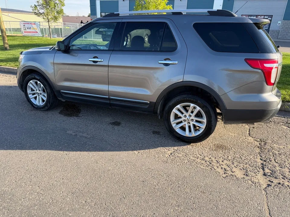 Ford Explorer 2011 photo 3