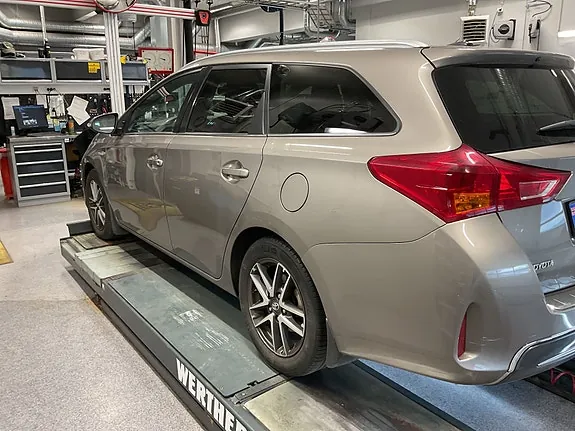 Toyota Auris 2015 photo 4