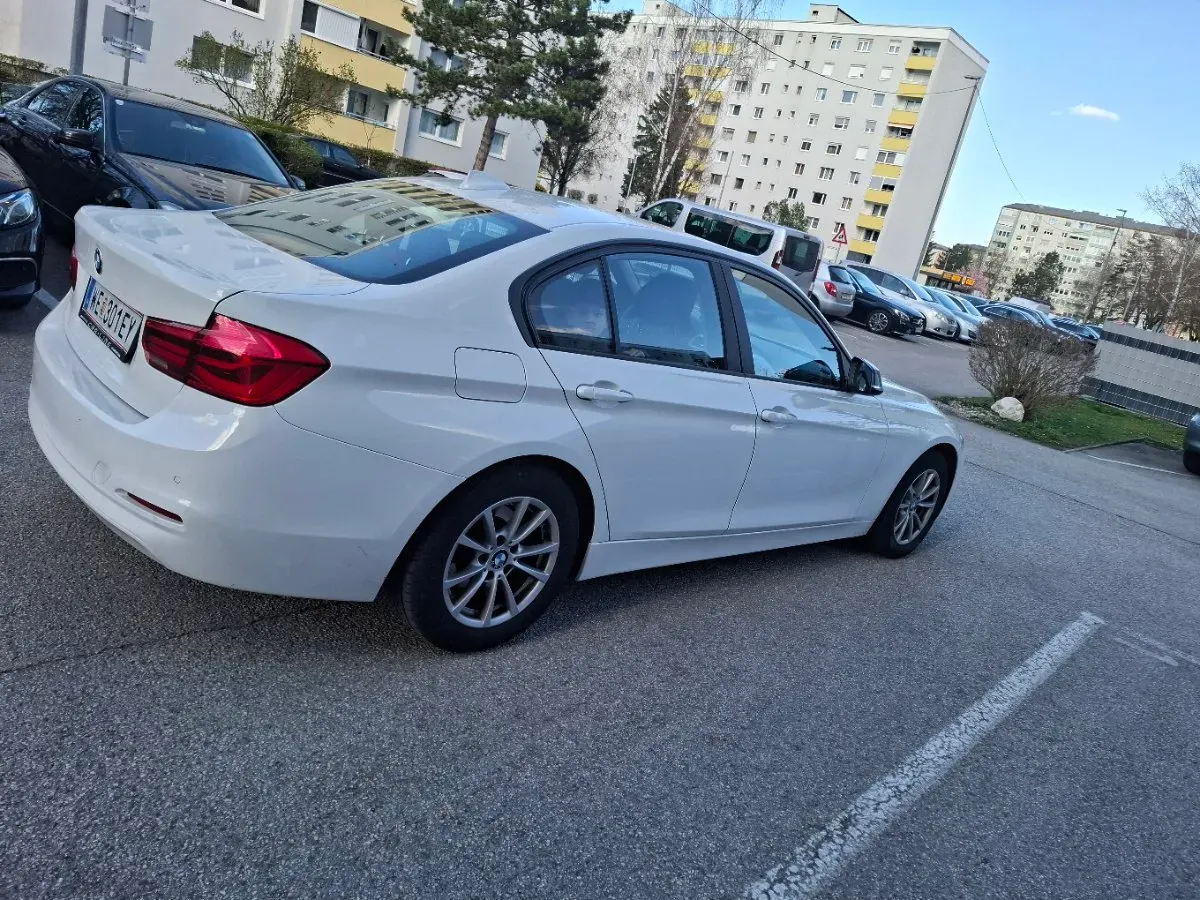 BMW 3 Series 2018 photo 3