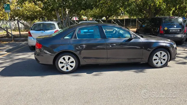 Audi A4 2009 photo 2