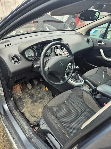 Peugeot 308 2008 photo 5