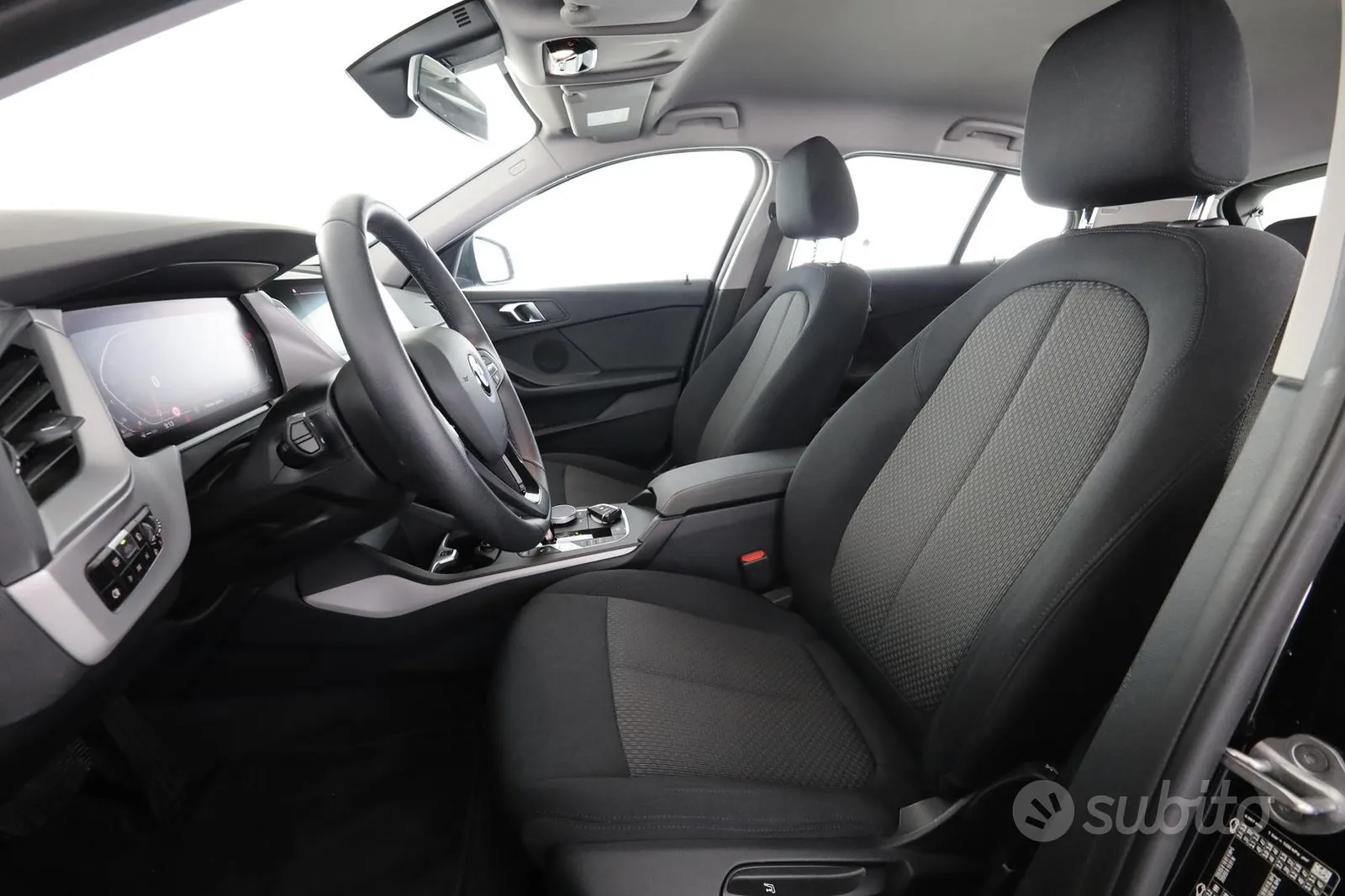 BMW 1 Series 2023 photo 2
