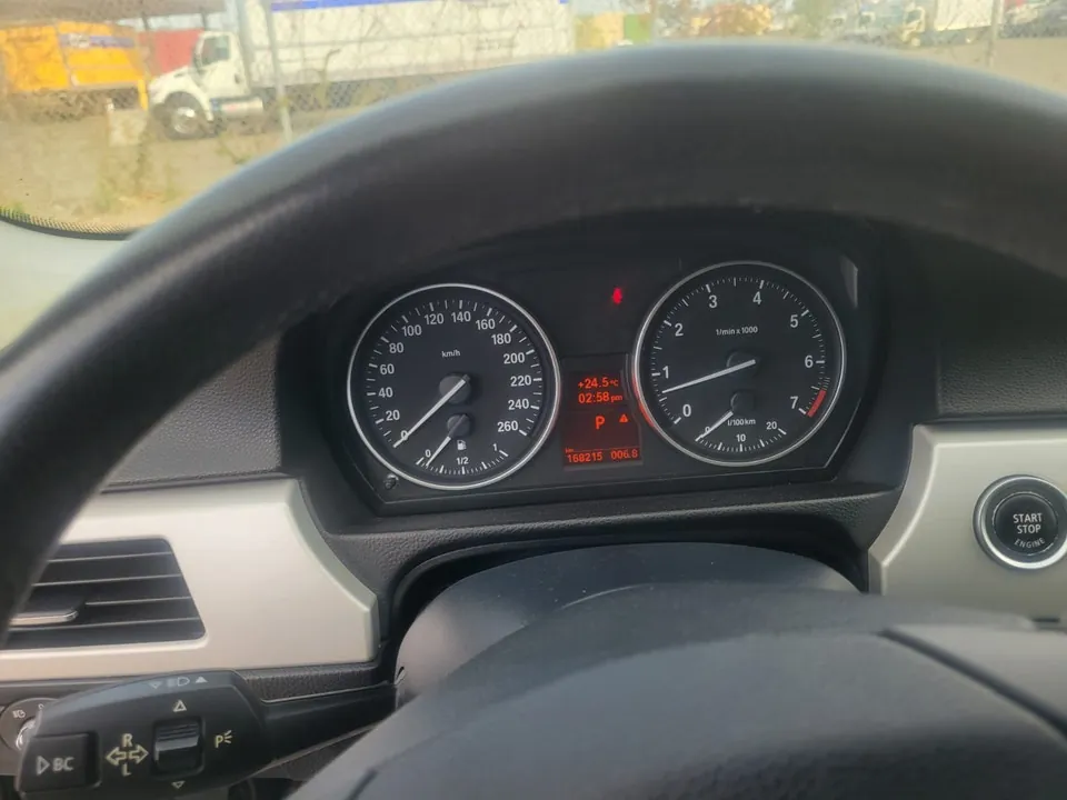 BMW 323I 2011 photo 4