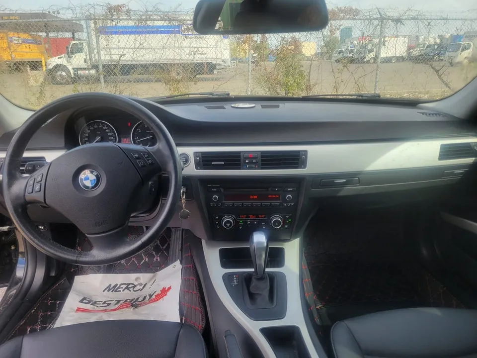 BMW 323I 2011 photo 5