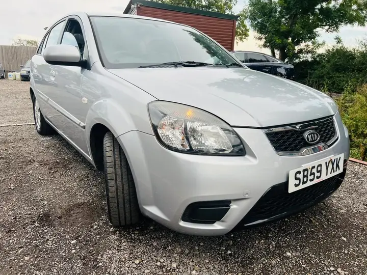 Kia Rio 2010 photo 4