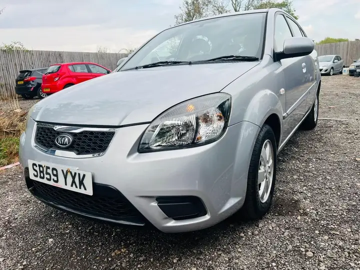 Kia Rio 2010 photo 3