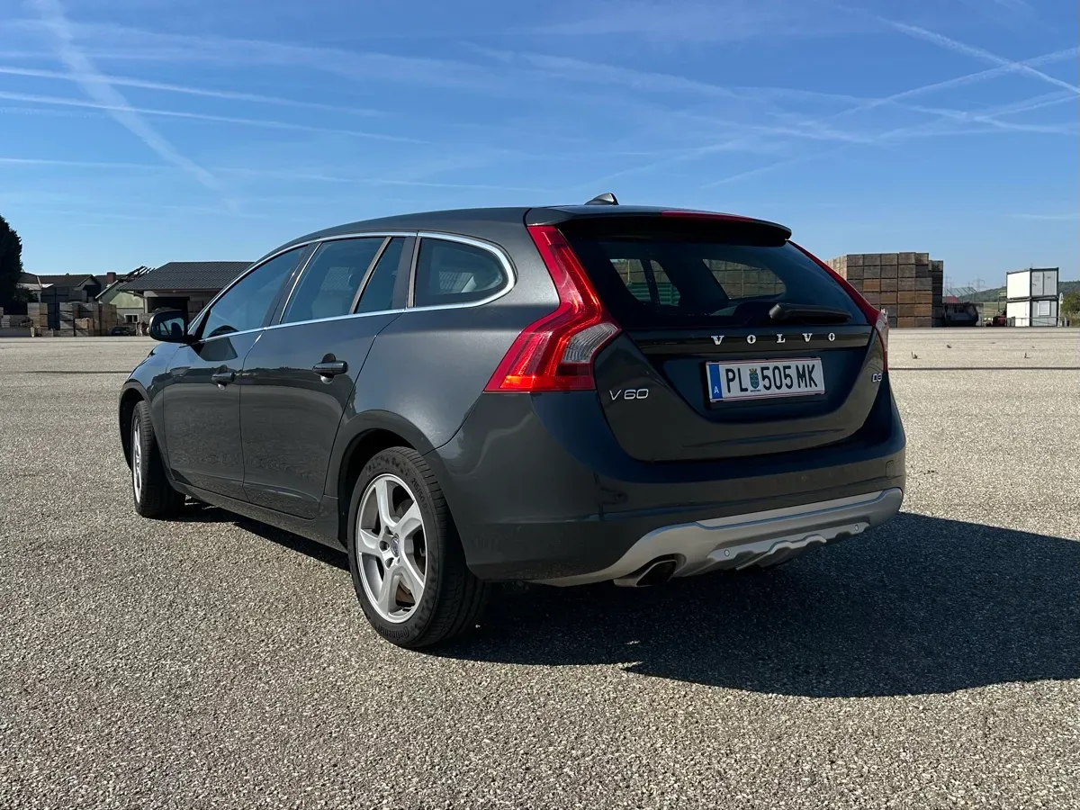 Volvo V60 2011 photo 2