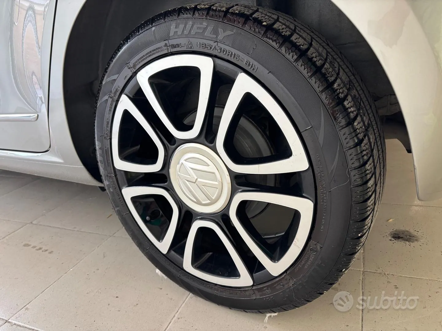 Volkswagen Up 2013 photo 5