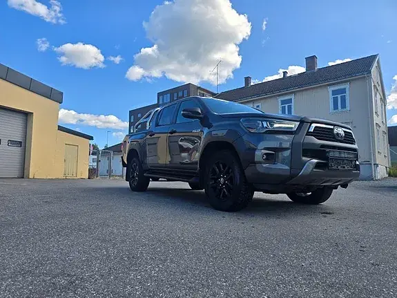 Toyota Hilux 2022 photo 2
