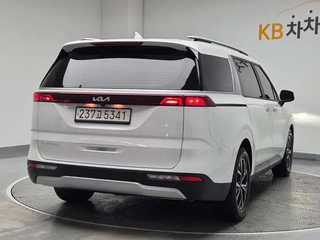 Kia Carnival 2022 photo 3