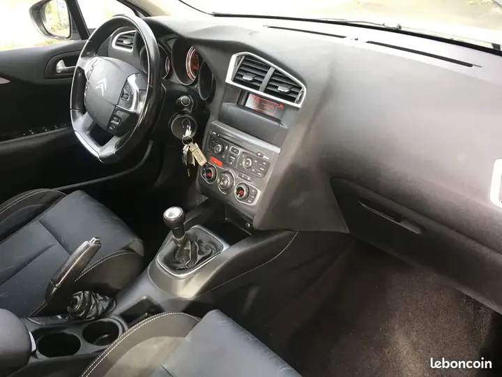 Citroen C4 2013 photo 3