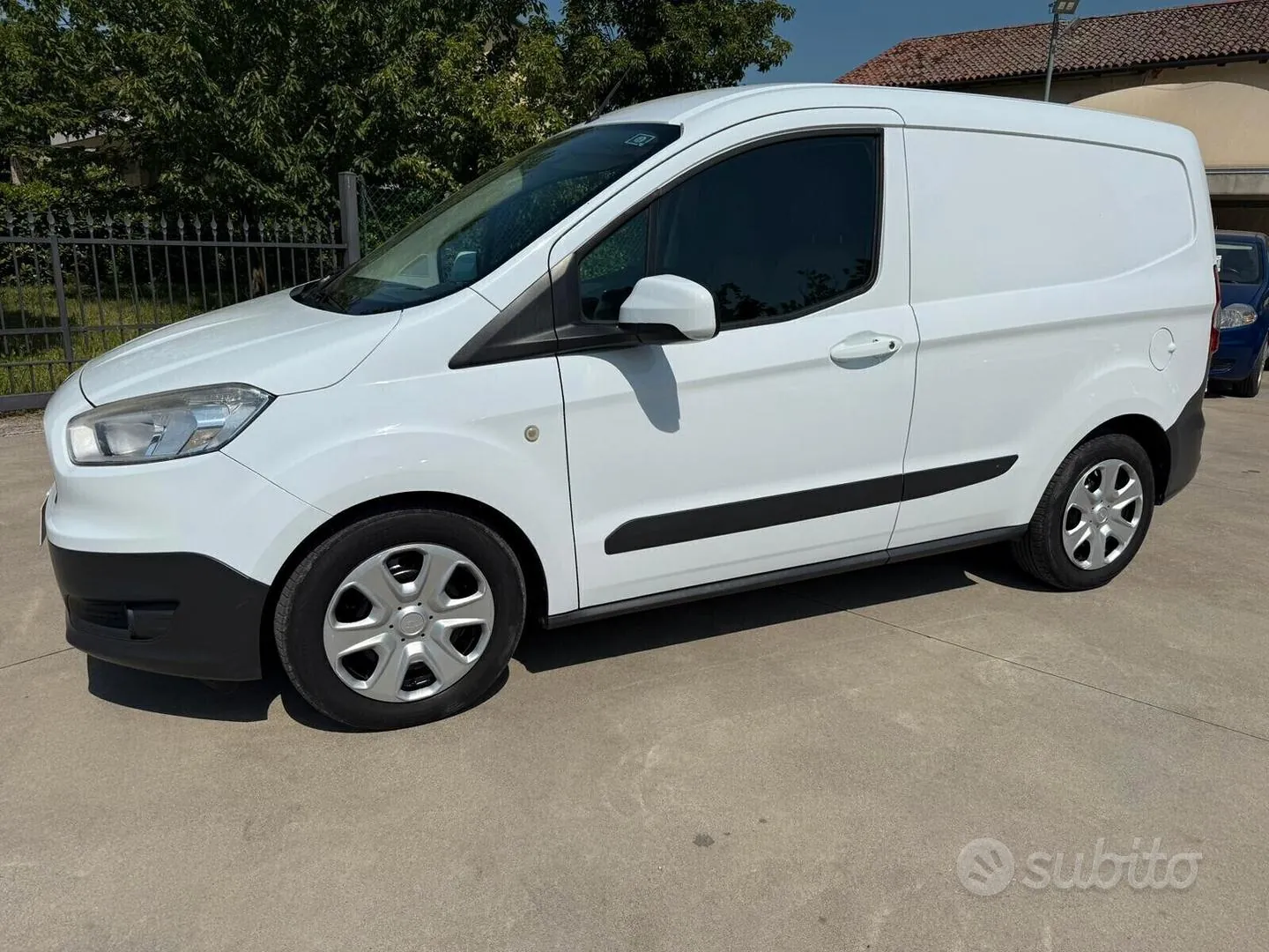 Ford Transit Courier 2018 photo 3