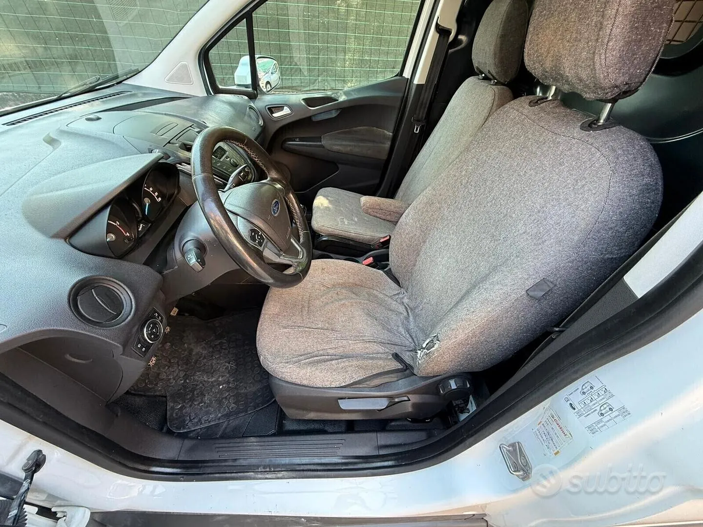 Ford Transit Courier 2018 photo 2