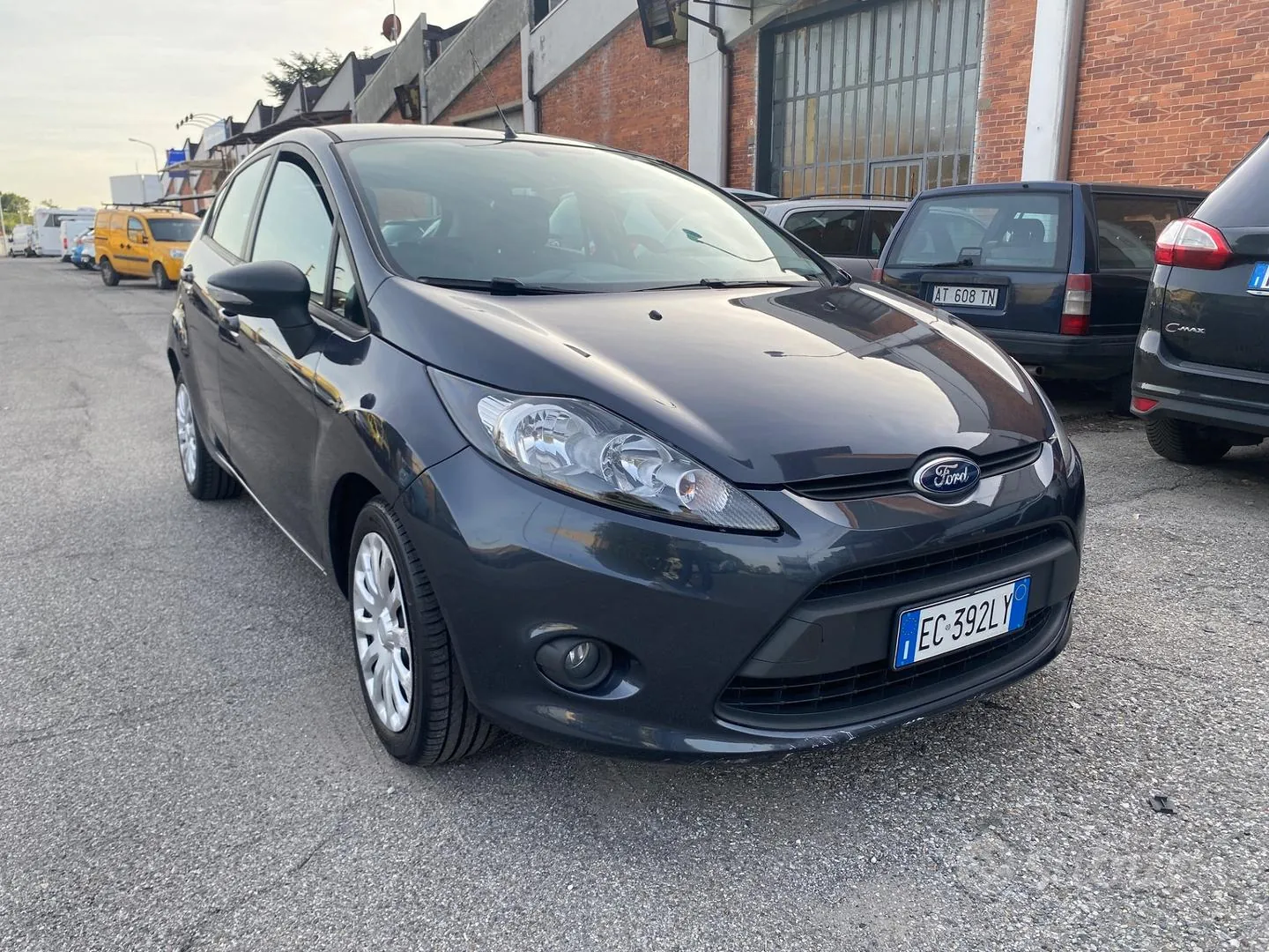 Ford Fiesta 2010 photo 2