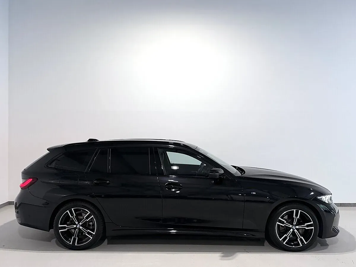 BMW 3 Series 2022 photo 2