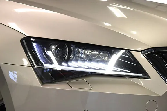 Skoda Superb 2018 photo 4