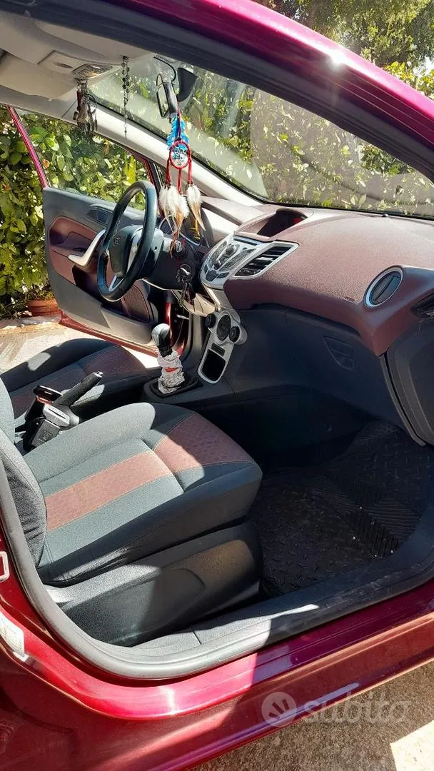 Ford Fiesta 2009 photo 2