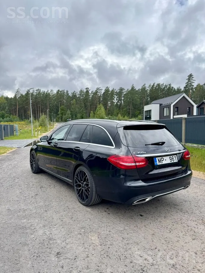 Mercedes-Benz C350 2015 photo 2
