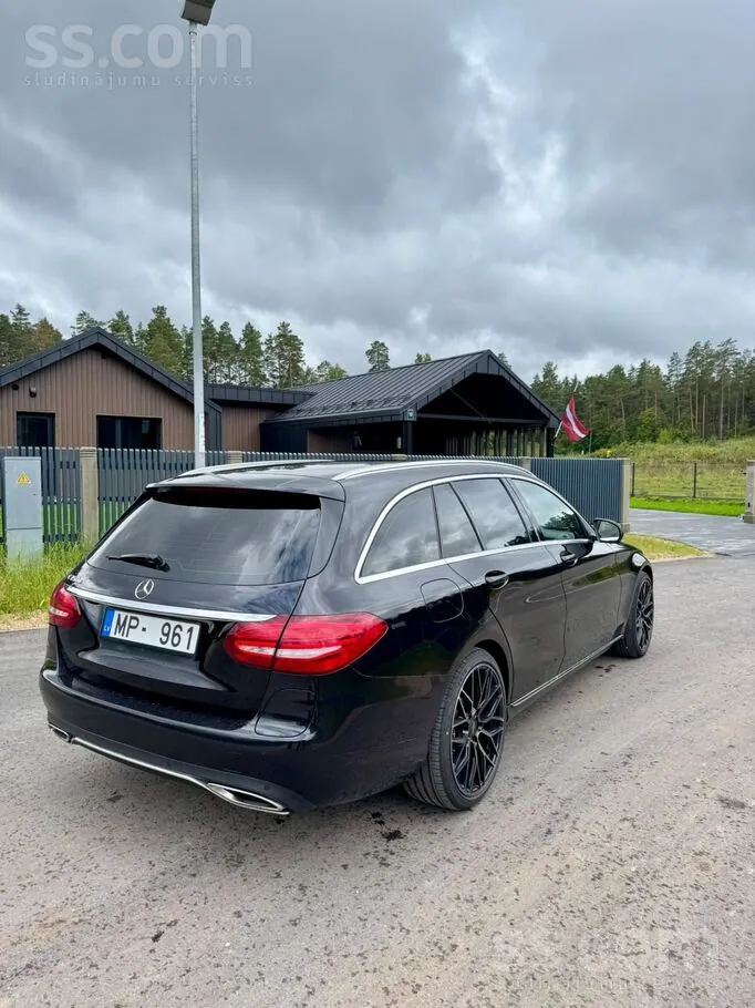 Mercedes-Benz C350 2015 photo 4