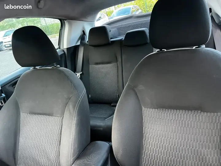 Peugeot 208 2018 photo 2
