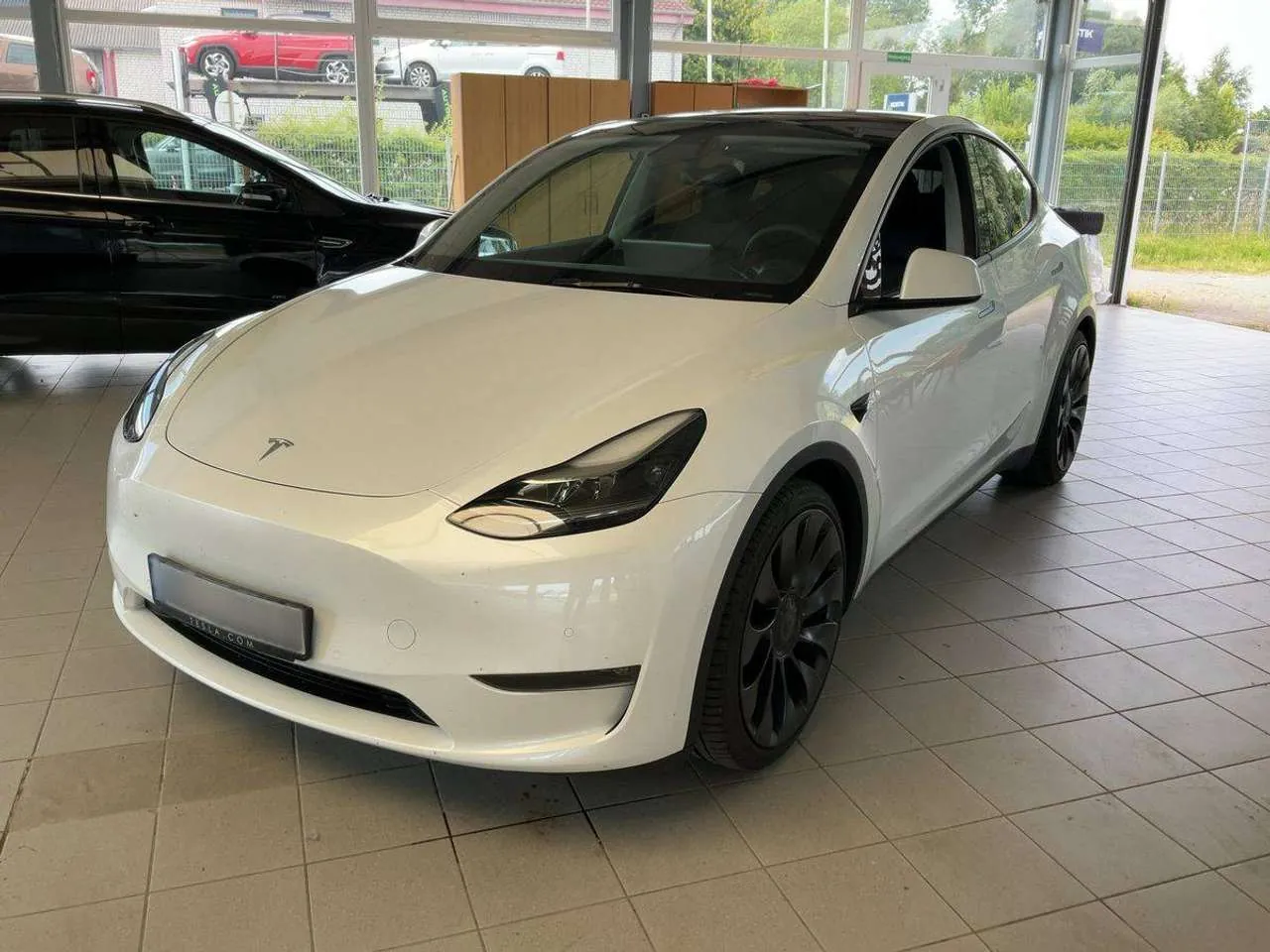 Tesla Model Y 2022 photo 2