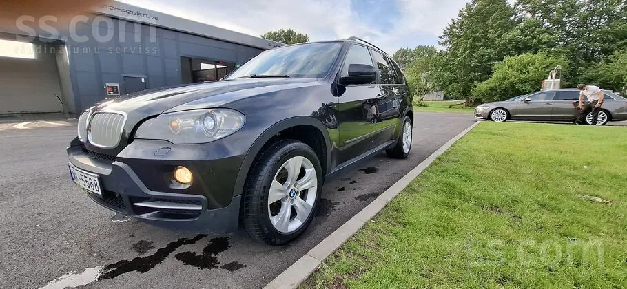 BMW X5 2009 photo 2