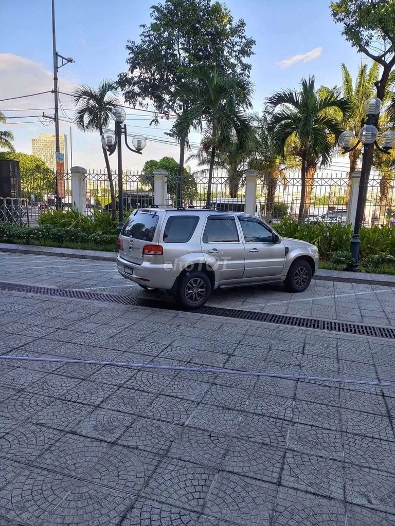 Ford Escape 2011 photo 2