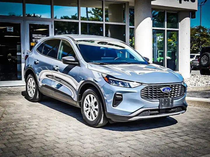Ford Escape 2024 photo 2