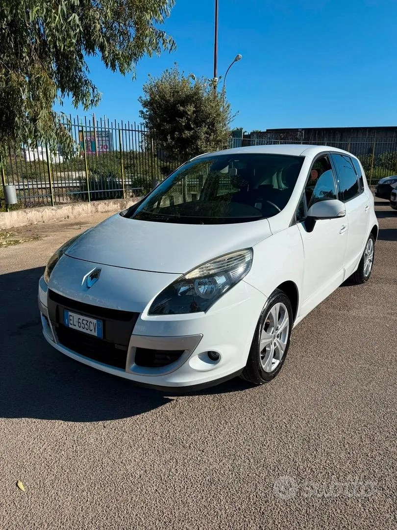 Renault Scenic 2012 photo 2