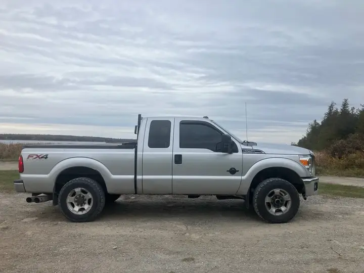 Ford F250 2012 photo 2