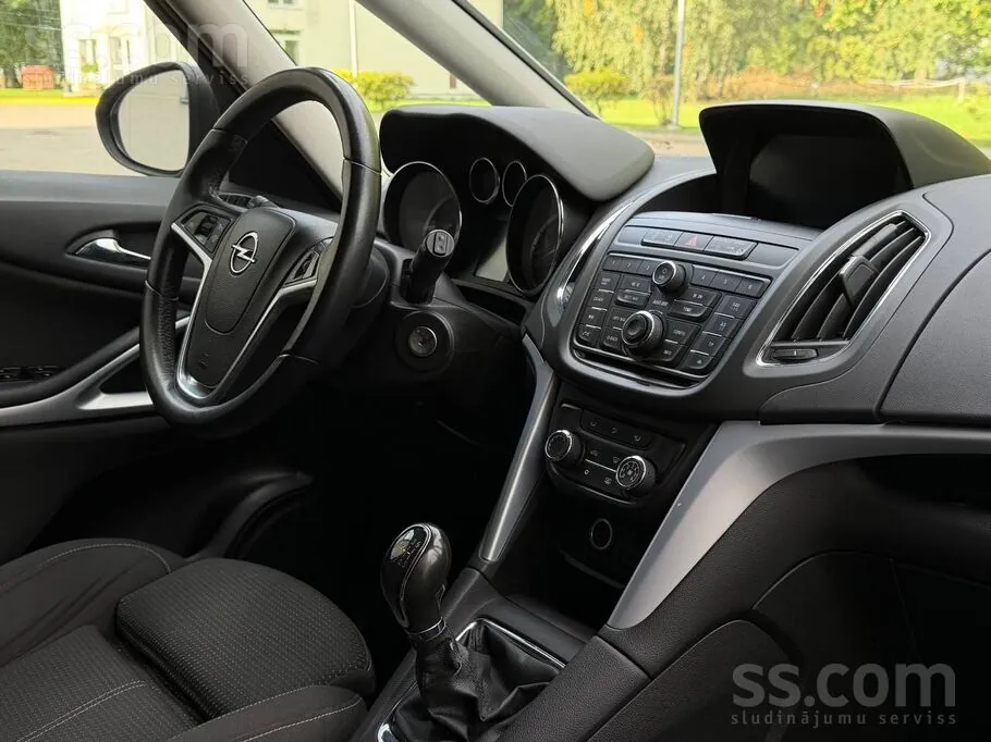 Opel Zafira 2013 photo 5
