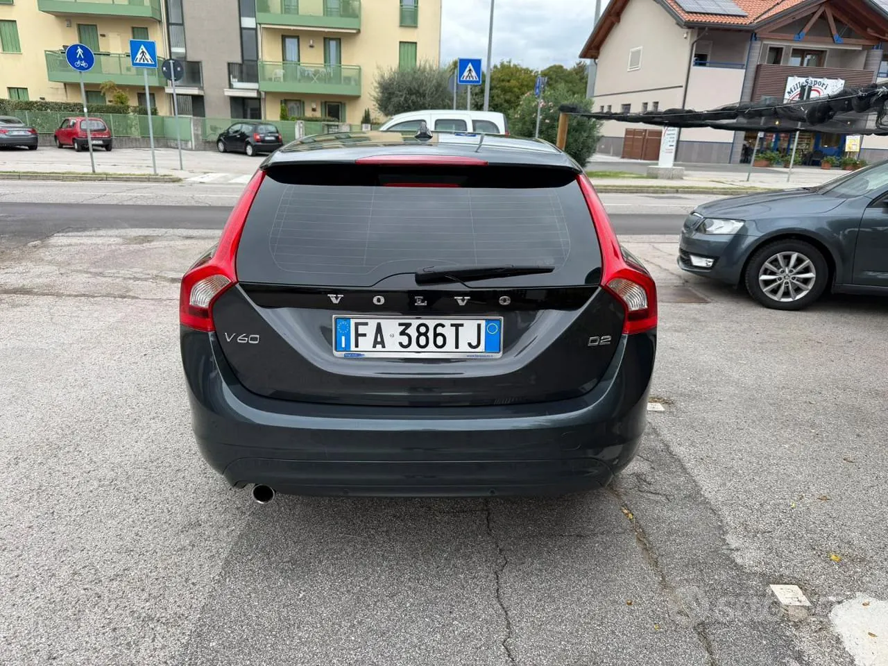 Volvo V60 2015 photo 4