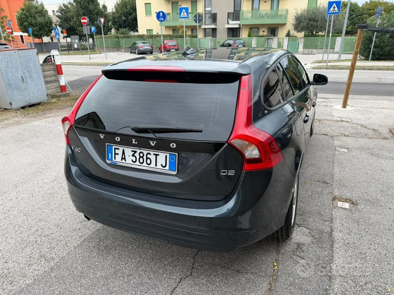 Volvo V60 2015 photo 3