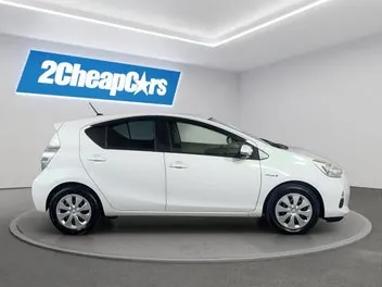 Toyota Aqua 2013 photo 5