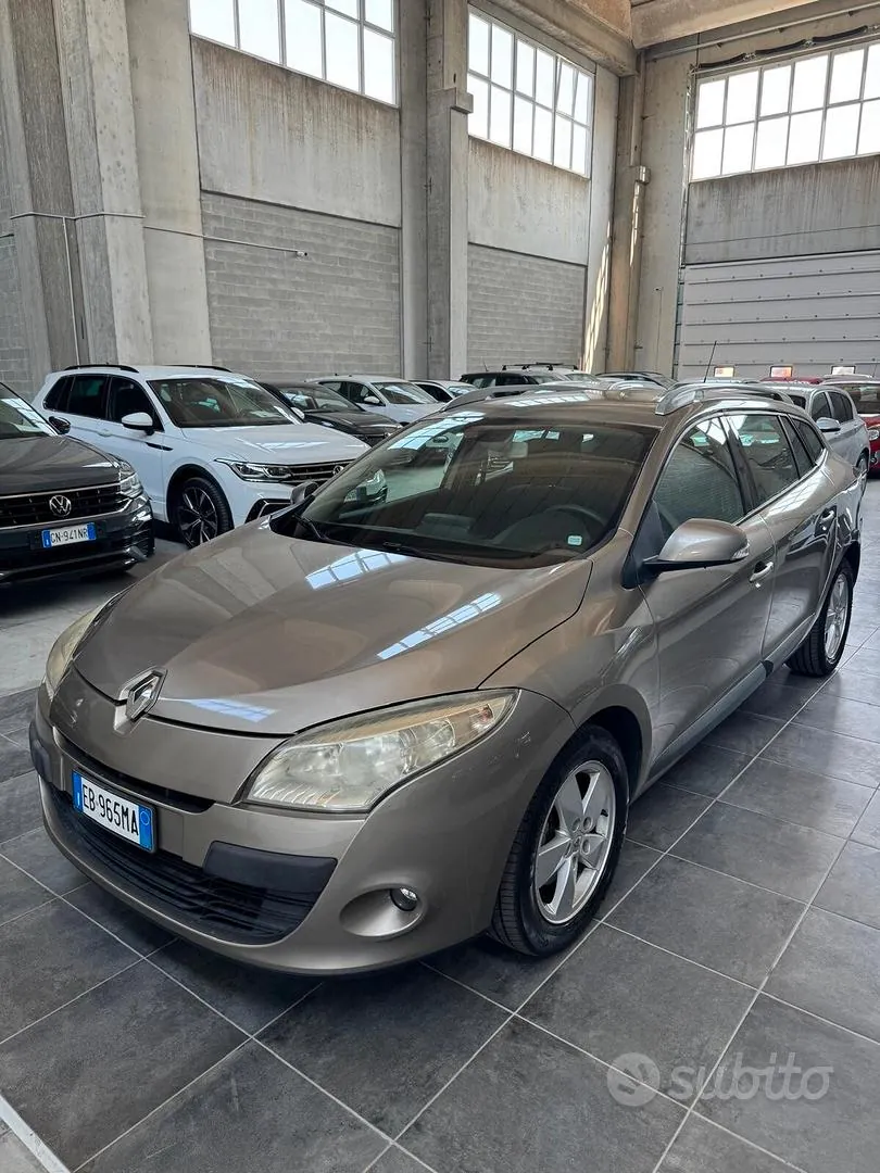 Renault Megane 2010 photo 2