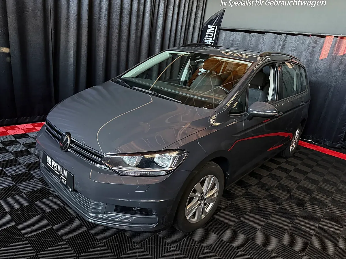 Volkswagen Touran 2023 photo 2