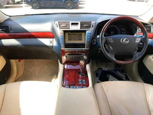 Lexus Ls600H 2010 photo 2