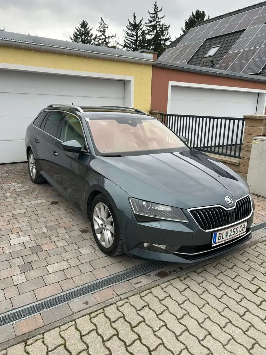 Skoda Superb 2018 photo 2