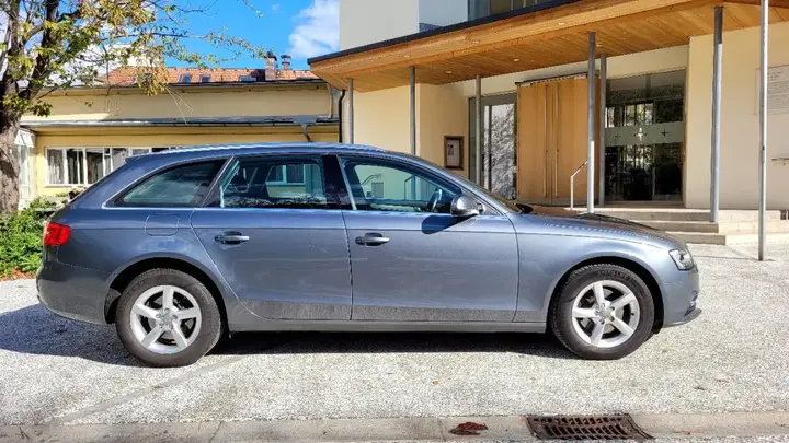 Audi A4 2012 photo 2